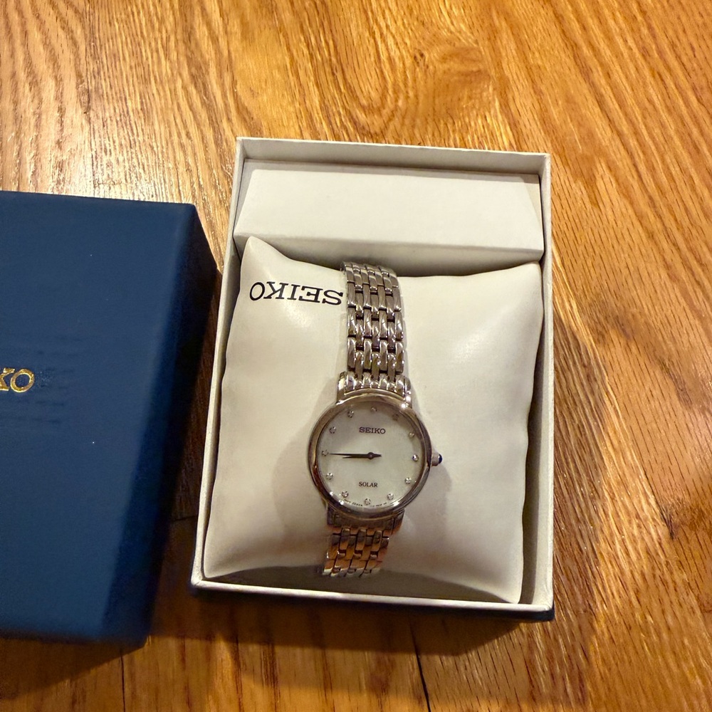 Seiko Silver and White Classic Watch